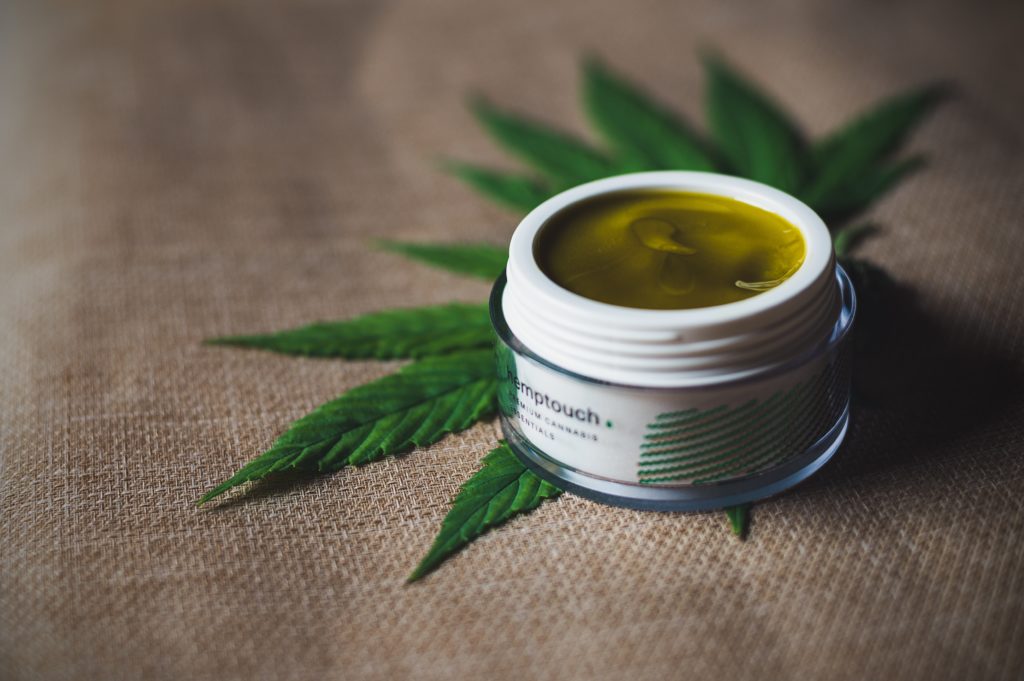 Lessonia responds to the trend of cannabis cosmetics