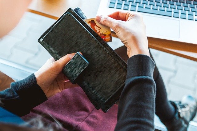 Woman buying weed through cannabis retail website.